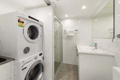 1-bed-superior-oceanview-unit18-bathroom